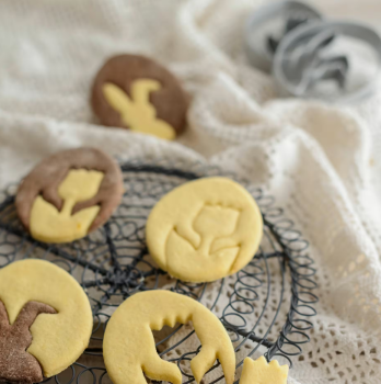 Preview: Dr.Oetker Ei Ausstecher Set Hase & Tulpe – kreative Osterkekse 2er Set